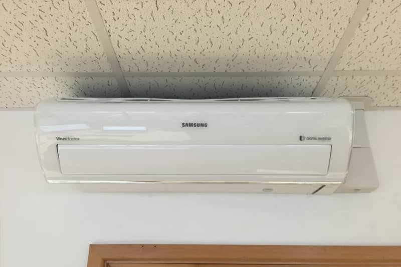 Samsung wall mounted air conditioner with Virus Doctor purification.